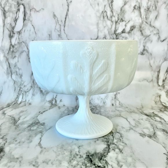 Vintage 1975 FTD pedestal compote dish with oak leaf design - Picture 1 of 6